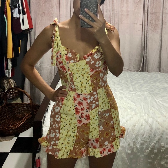 Floral Romper ☀️ - Picture 3 of 11
